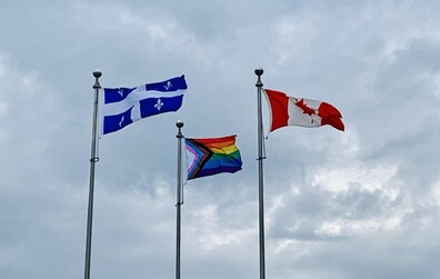 Un nouveau drapeau arc-en-ciel progressif hissé à Montmagny